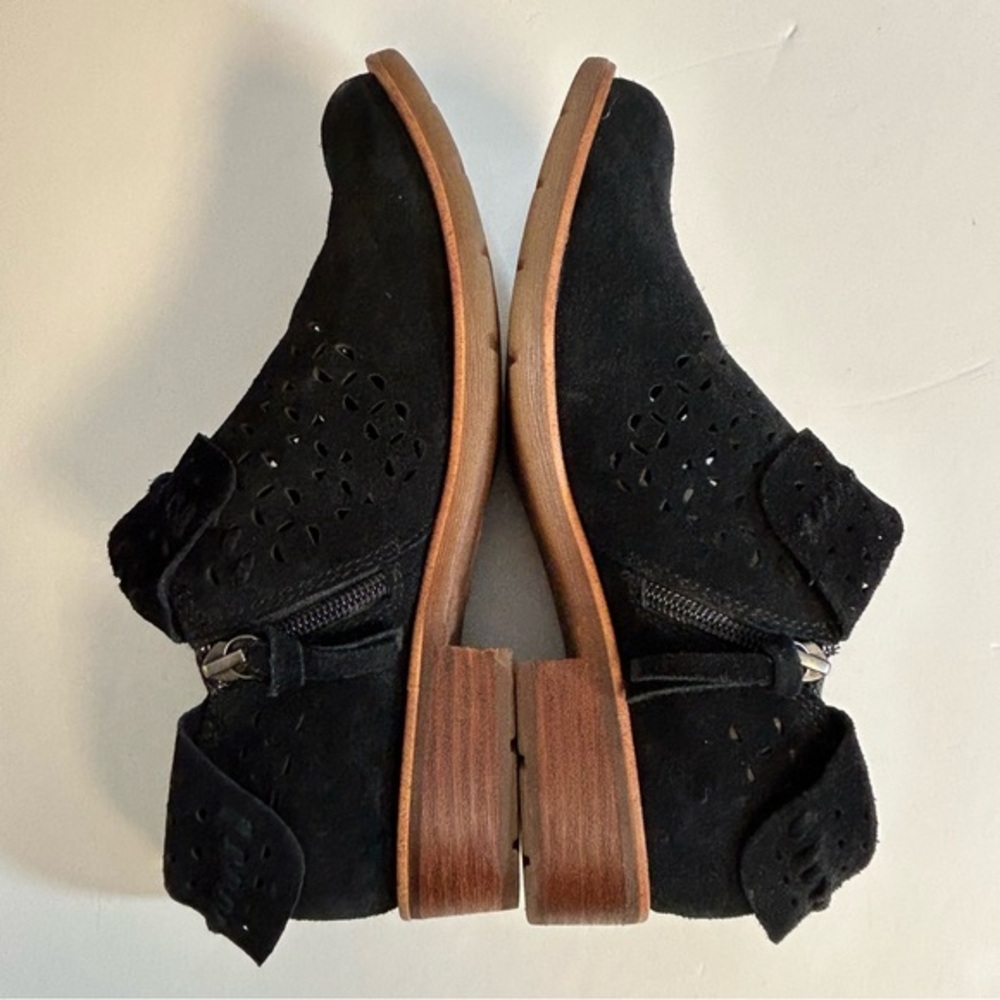 Sofft Brinkley Laser Cut Black Leather Bootie Size 7 - Picture 4 of 9